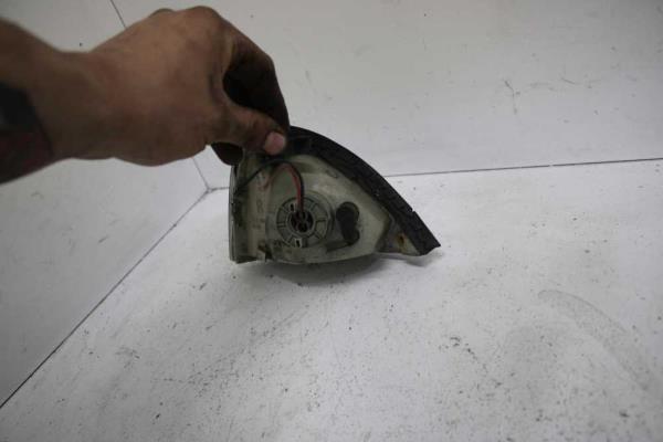 CLIGNOTEUR DROIT SUZUKI SWIFT 1989-1996 - Vue 2